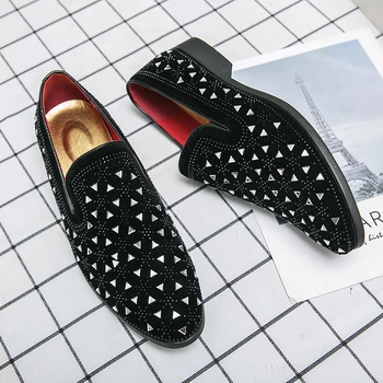 Новая популярная повседневная мужская обувь, официальные оксфорды на плоской подошве с острыми заклепками, свадебные вечерние модельные туфли Sapato Social Masculino Zapatos