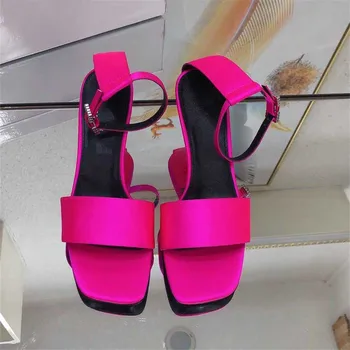 2023 Летние сандалии, модная женская обувь с круглым носком и ремешком с пряжкой, Лаконичный декор из хрусталя, натуральная кожа, Sapato Feminino, Размер 35-42