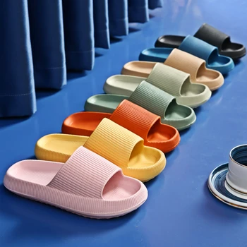 Женские тапочки на толстой платформе, летние пляжные сандалии с мягкой подошвой из Эва, женская обувь для отдыха, противоскользящие тапочки для ванной комнаты в помещении