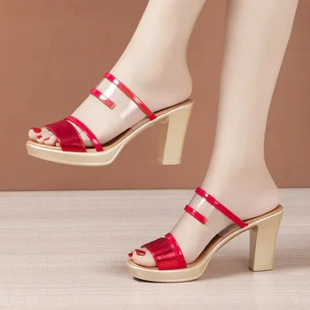Летние модные женские тапочки на квадратном каблуке в новом стиле 2023, горячая распродажа, простые и универсальные женские тапочки на высоком каблуке